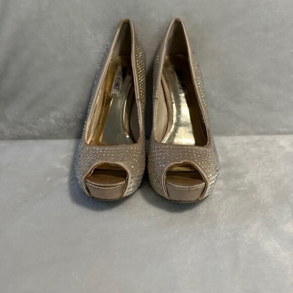 Jennifer Lopez Cream and Silver Peep-Toe Heels - Picture 1 of 4